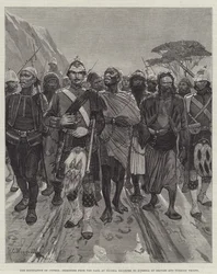 La ocupación de Chipre, prisioneros de la cárcel en Nicosia escoltados a Kyrenia por tropas británicas y turcas